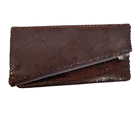 ASOS design asymmetrical snake clutch - Picture 5 of 7